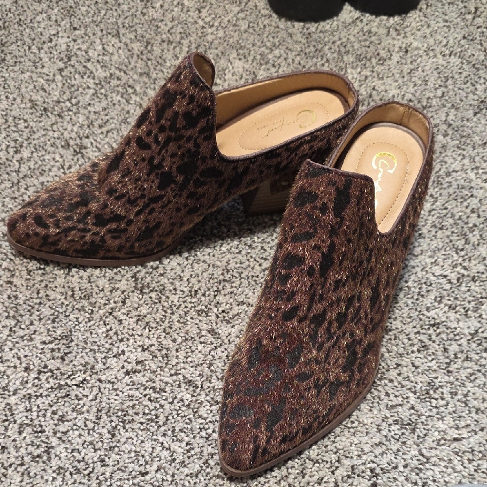 Chic Leopard Print Mules